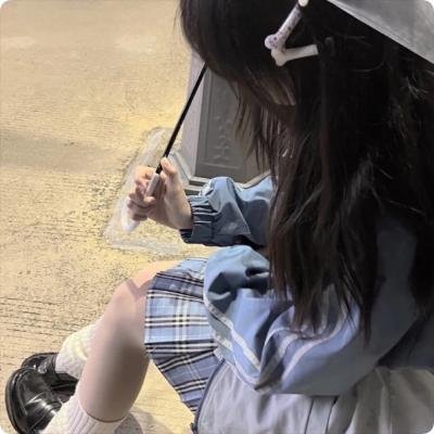 轻轻拂过